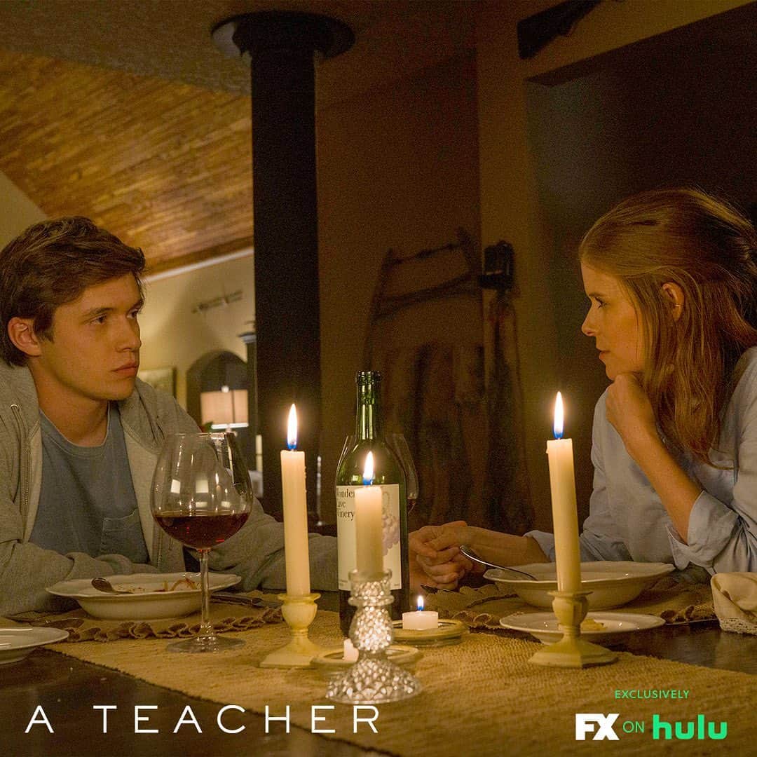 Hulu Home of Emmy-winningさんのインスタグラム写真 - (Hulu Home of Emmy-winningInstagram)「Some choices change everything. A new episode of a #ATeacher is out now on #FXonHulu.」11月28日 2時33分 - hulu