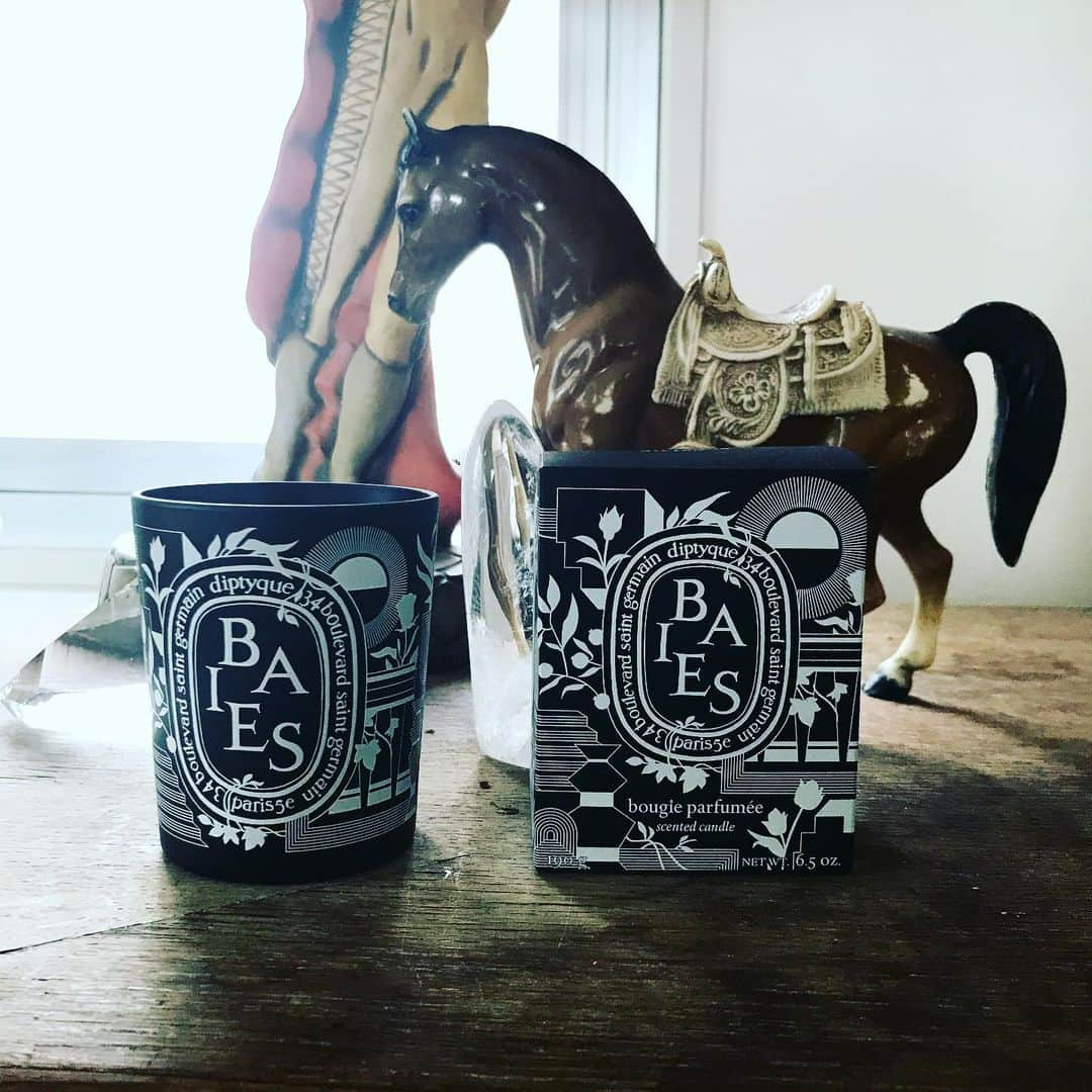 丸山敬太さんのインスタグラム写真 - (丸山敬太Instagram)「Diptyque から ４日間限定で発売される スペシャルなデザイン。  １１／２７から３０日まで diptyque公式オンラインストアにて  売り上げの１５%が新型コロナウィルス感染症連帯対応基金の一環としてWHOに寄付されるそうです。今の季節にぴったりな華やかな香り。ギフトにも良き！！ #diptyqueparis#ディプティック」11月28日 2時43分 - keitamaruyama