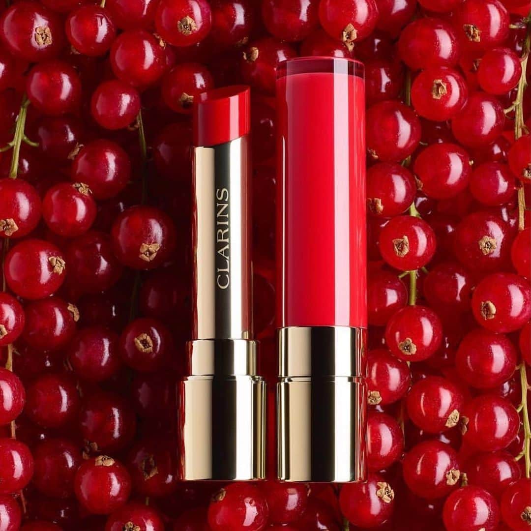 CLARINSさんのインスタグラム写真 - (CLARINSInstagram)「❣️Who else is in the mood for some holiday glam?! Tell us below in emojis❣️  See our stories to learn more about our #blackfriday deals!   Pictured: Joli Rouge Lacquer Super-hydrating lip lacquer stick for vinyl-like shine and intense, long-lasting color and hold ❣️  #makeup #clarins #clarinsmakeup #lipstick #holidayglam」11月28日 2時35分 - clarinsusa