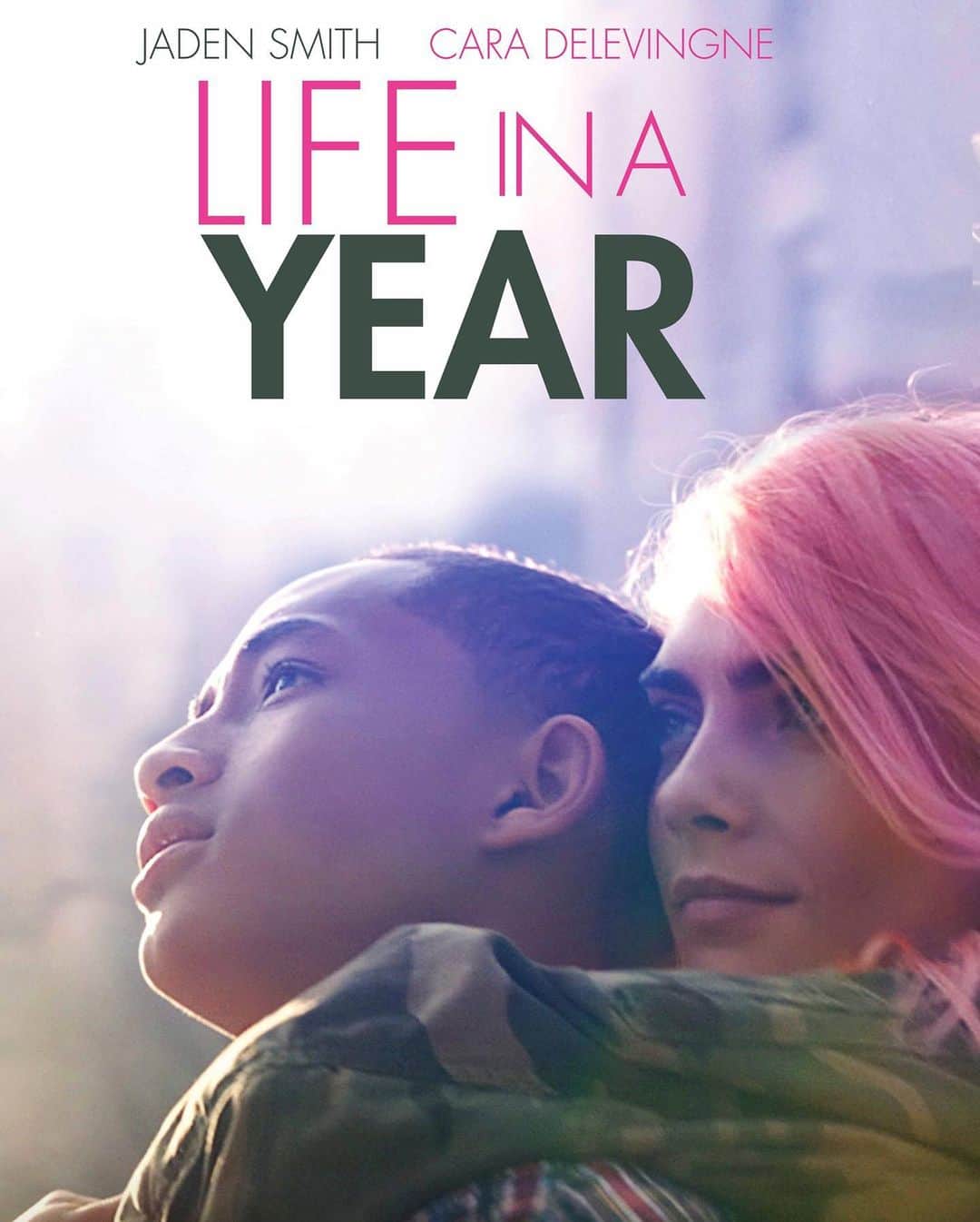 カーラ・デルヴィーニュのインスタグラム：「@lifeinayearmovie is out TODAY on @amazonprimevideo !!!!! I’m so excited for you all to watch it ❤️ #LifeInAYear @c.syresmith @mitjaokorn」