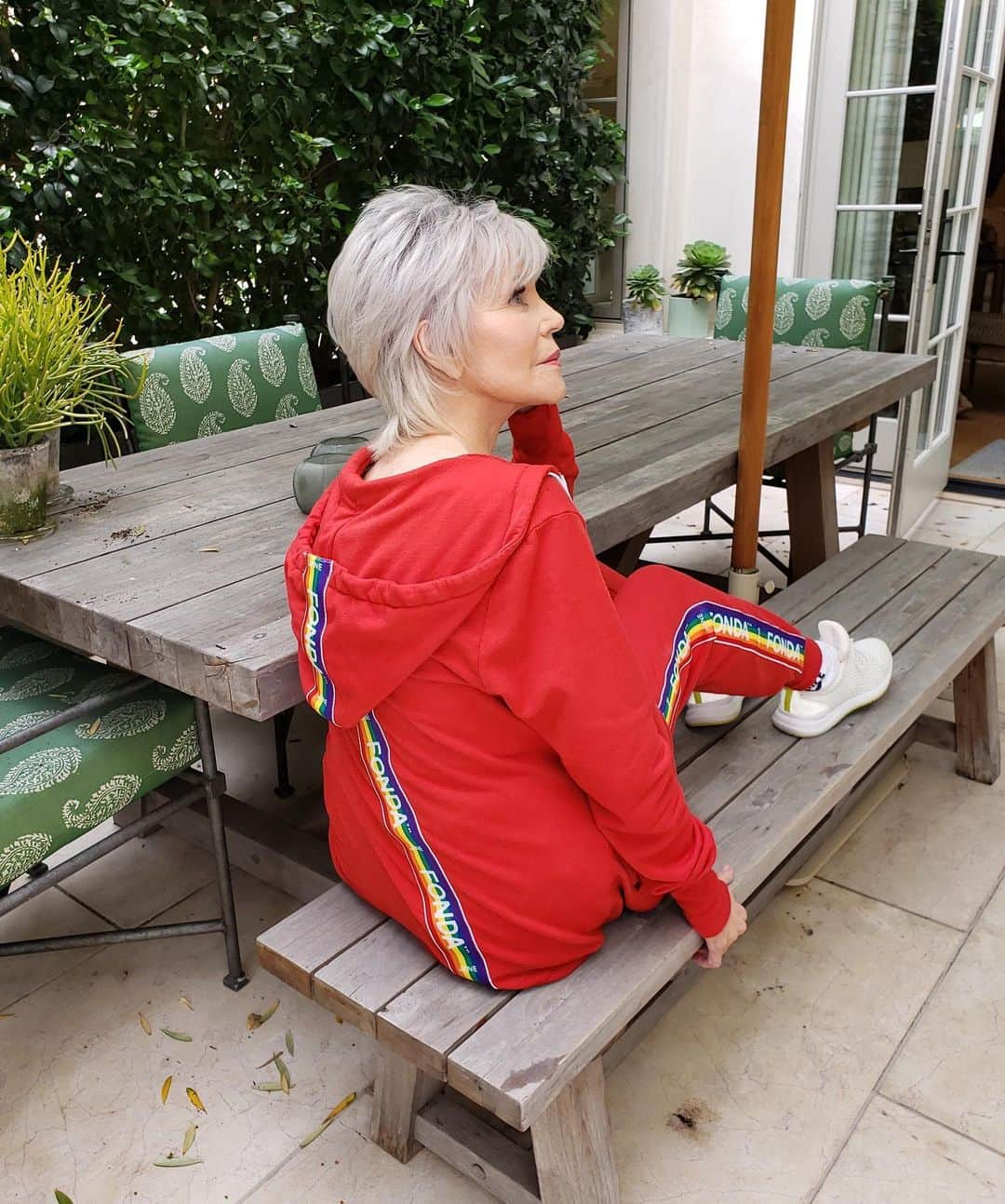 ジェーン・フォンダさんのインスタグラム写真 - (ジェーン・フォンダInstagram)「@Crafted.LA has done it again, in celebration of #FireDrillFriday we are excited to share our limited release of red sweat suits! Sales will be benefitting @firedrillfriday. Show your support and fight in style on this #FireDrillFriday」11月28日 3時10分 - janefonda