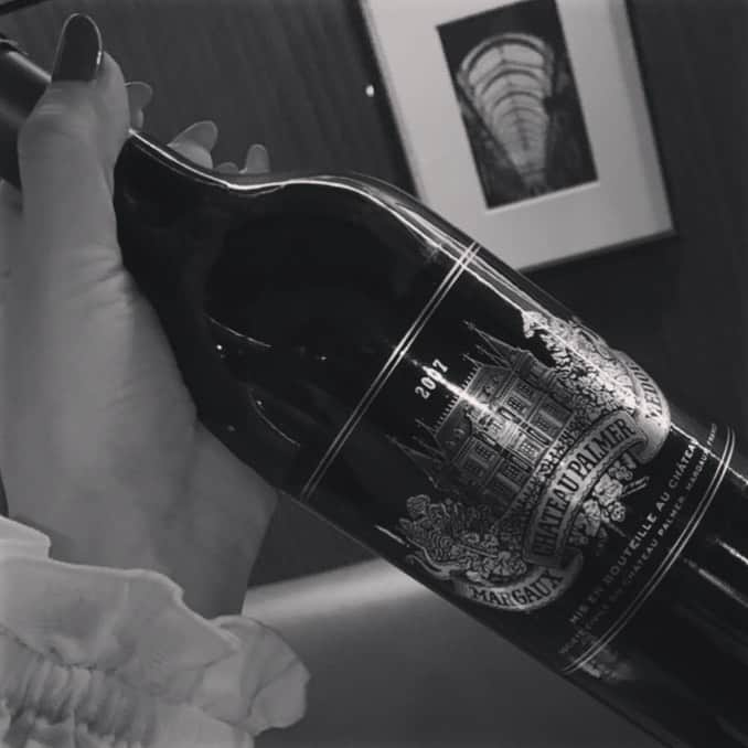 ひぐち君さんのインスタグラム写真 - (ひぐち君Instagram)「〆にパルメ07をいただきました🍷 メルローの比率が高く、やさしくて凝縮感のある果実味に、なめらかな舌触り😋 上質なタンニンが鉄分の多い羊肉に合う🐑 #chateaupalmer 2007 #merlot 49% #cabernetsauvignon 44% #petitverdot 7% #margaux #bordeaux  #france 🇫🇷 #wine #vin #vino #winetime #winelover  #instawine #wineexpert  #tokyo  #ひつじの新町や  #門前仲町  #羊　#mouton  #suffolk  #焼肉　#yakiniku  #羊の焼肉」11月28日 3時03分 - higehiguchi