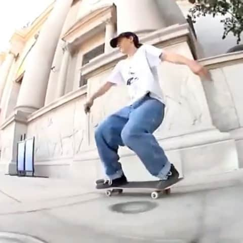 アレクシス・サブロン のインスタグラム：「Natural history line from new @converse_cons part🦖 filmed by @jeffcecere Link in bio for full thing」