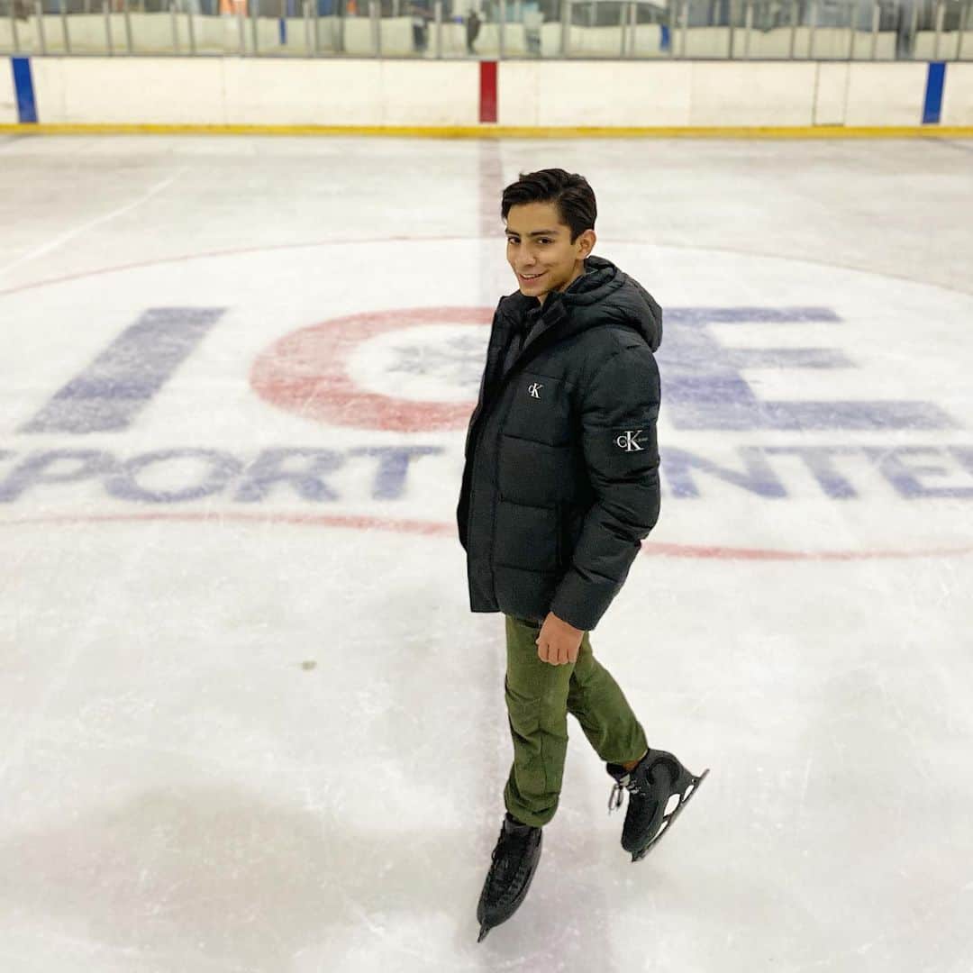 Donovan Carrillo Suazoのインスタグラム：「¿A poco no se les antoja patinar en está época del año?」