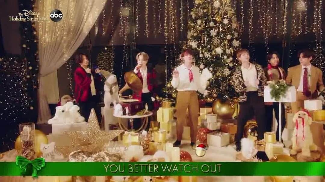 アメリカン・ブロードキャスティング・カンパニーのインスタグラム：「Guess who is coming to town? 🎅 It's @bts.bighitofficial during the #DisneyHolidaySingalong! Don't miss a moment of the holiday cheer starting Monday at 8|7c on ABC! 🌟」