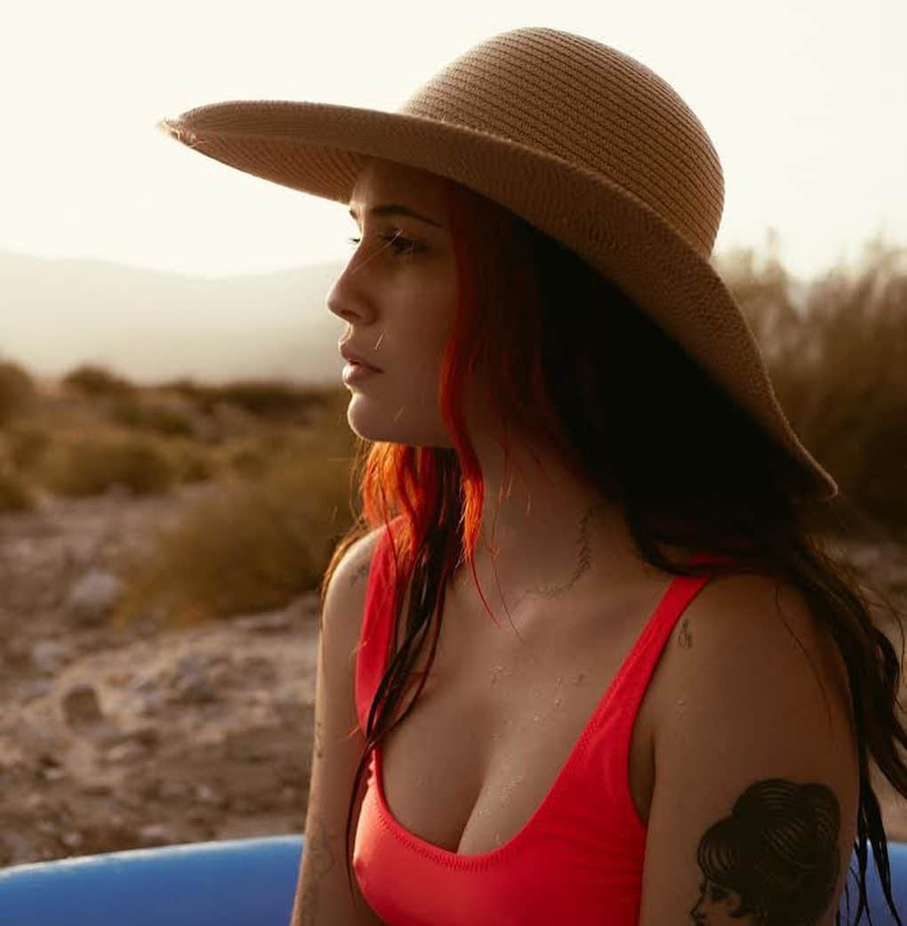 のインスタグラム：「i never wanna die video out now ps my tits are out in this one」