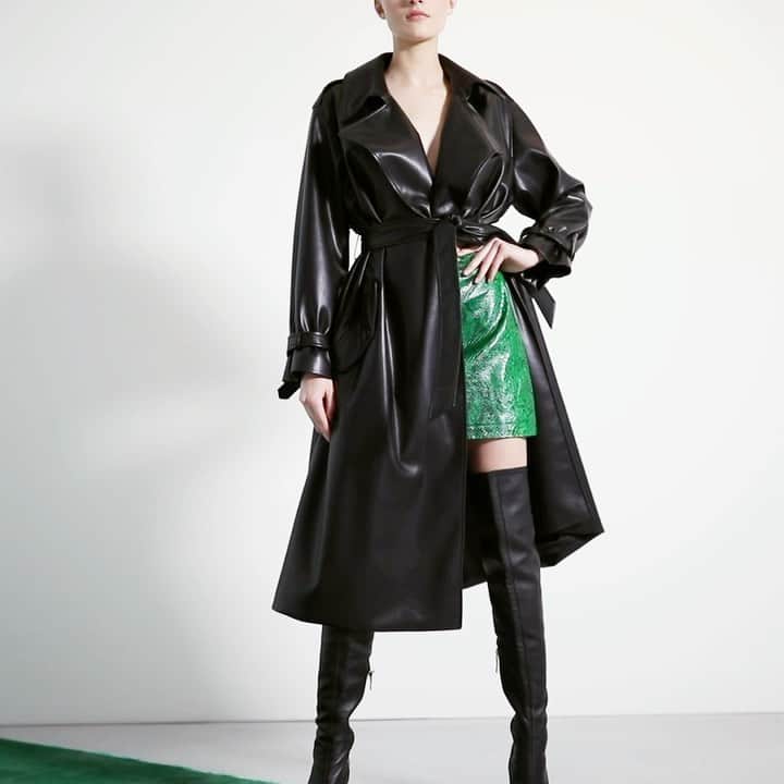アリス+オリビアのインスタグラム：「Check out our MAJOR #SALE!!! Up to 75% off some seriously insane pieces for Black Friday!! 🙌」