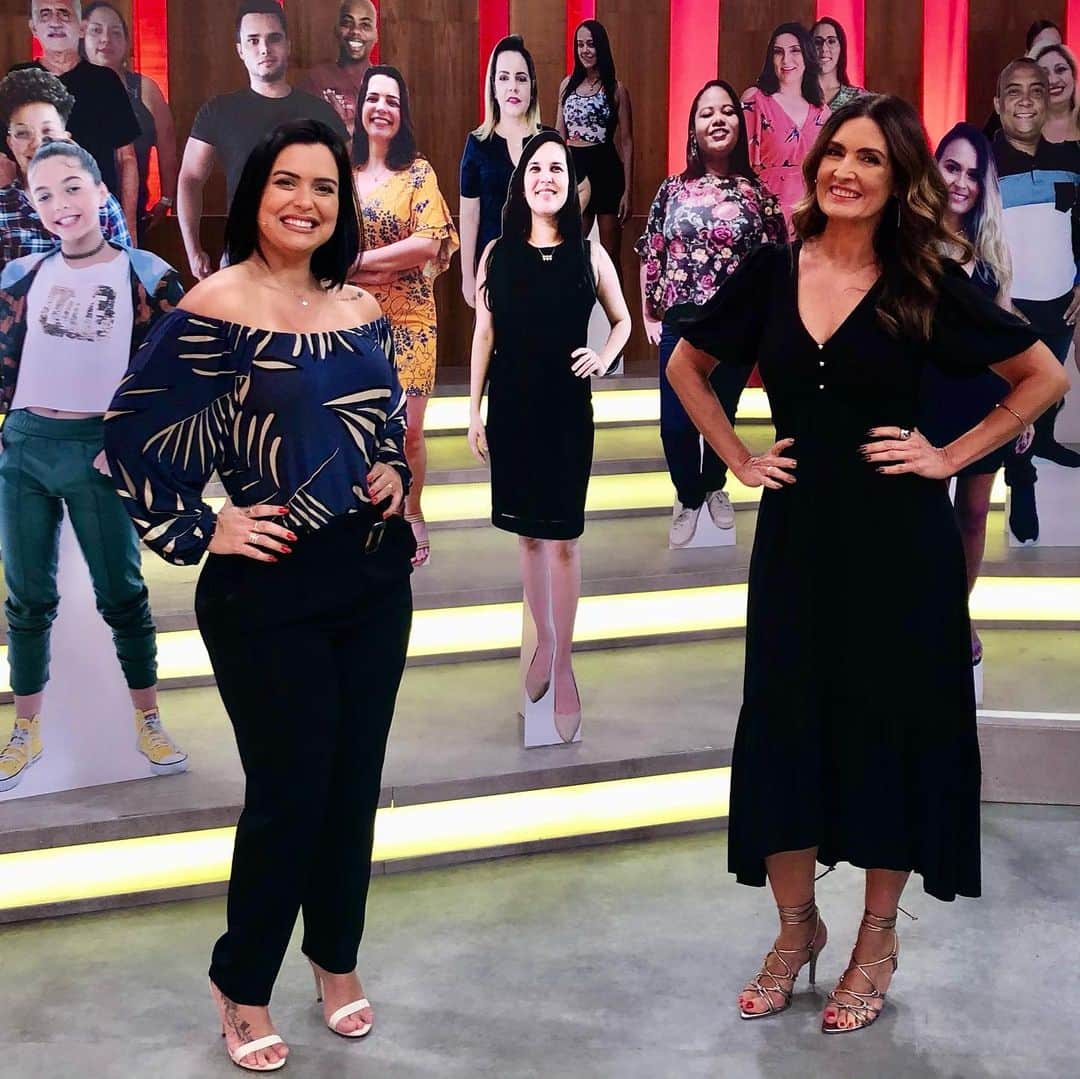 ファチマ・ベルナルデスのインスタグラム：「O #encontrocomfatima dessa sexta teve muita emoção e a participação dos parceiros @monalisaduperron e @curvello_andre que adoram ouvir e contar boas histórias da vida real. Que sorte a minha. Que sorte a nossa. Bom fim de semana pra todo mundo.」