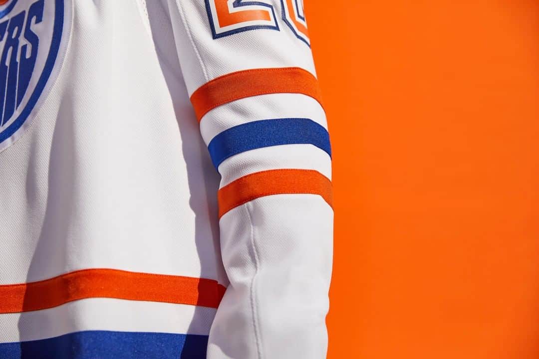 NHLさんのインスタグラム写真 - (NHLInstagram)「Respect the (oil) drip from the @edmontonoilers. 💧  #ReverseRetro  @adidashockey」11月28日 4時05分 - nhl