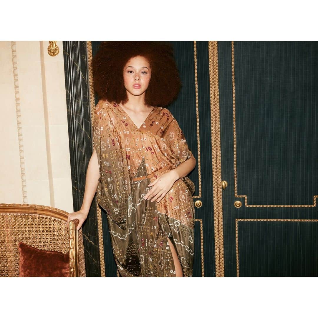メドモアゼルさんのインスタグラム写真 - (メドモアゼルInstagram)「Like an apparition, the enchantment of this silk kimono dress with sequins will transport you.⁠ ⁠ @mesdemmoisellesparis⁠ ⁠ #paris #parisian #journey #fashionoutfit #fashionistas #outfitsoftheday #styleblogger #fashionclothing #fashion #modeaddict⁠ #mesdemoisellesparis #mesdemoisellesparis #fresh #newcollection」11月28日 4時05分 - mesdemoisellesparis