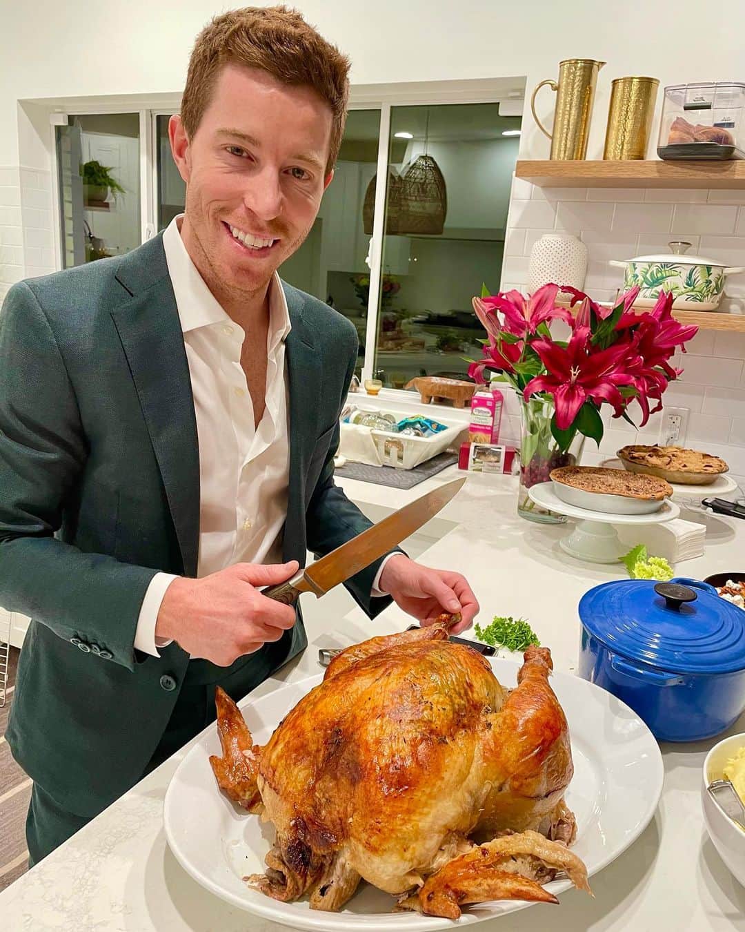ショーン・ホワイトのインスタグラム：「I’m so thankful to be surrounded by so much love!! Getting older and watching my family continue to grow has been incredible. Hope everyone out there had an amazing thanksgiving!」