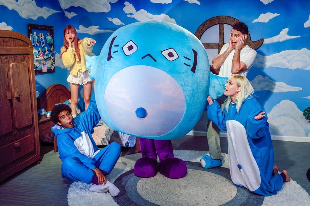 ポーター・ロビンソンのインスタグラム：「the "DJ Potaro TAKES OVER YOUR ENTIRE LIFE collection" is on sale now - we’ve got pillows, mugs, onesies, plushies, stickers, slippers, and even a rubber ducky (penguin?)」