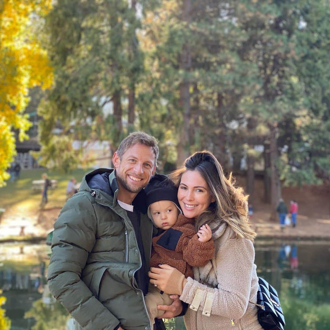 のインスタグラム：「The best way to spend Black Friday, with the family by a lake in Apple Hill 🙏🏽❤️」