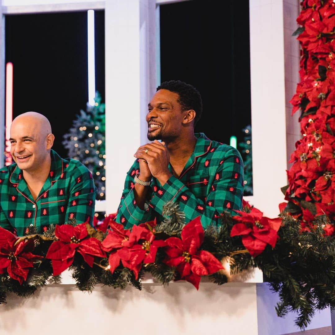 クリス・ボッシュのインスタグラム：「Grab your leftovers and check out yours truly as a judge on #SugarRushChristmas 🎄 🎁 Out now on @netflix 🙏🏿 I officially consider myself a dessert connoisseur, and you know I always give my honest opinion 🤣. Had a blast with @candacenelson @huntermarch & @thesweetassassin. BRB while @mrsadriennebosh and I binge the whole season with the kids 🙌🏿🙌🏿」