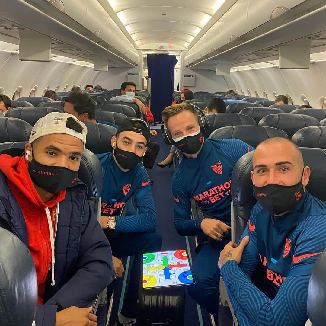 イヴァン・ラキティッチのインスタグラム：「Ya estamos en huesca..💪🎲 #vamosmisevilla @munirhaddadi @av22oficial @ennesyri15」