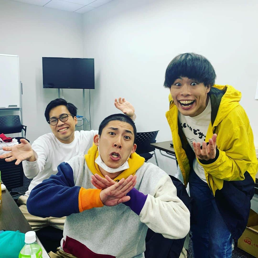 菅原好謙さんのインスタグラム写真 - (菅原好謙Instagram)「怪奇！トリオ！チャップリン！  #そろそろにちようチャップリン  #にちようチャップリン  #怪奇yesどんぐりrpg  #yesアキト #サツマカワrpg  #どんぐりたけし #DTKC #DTKCは同期 #DTKCDUKI #TTT #トンツカタン #母船」11月28日 15時34分 - omacyattt