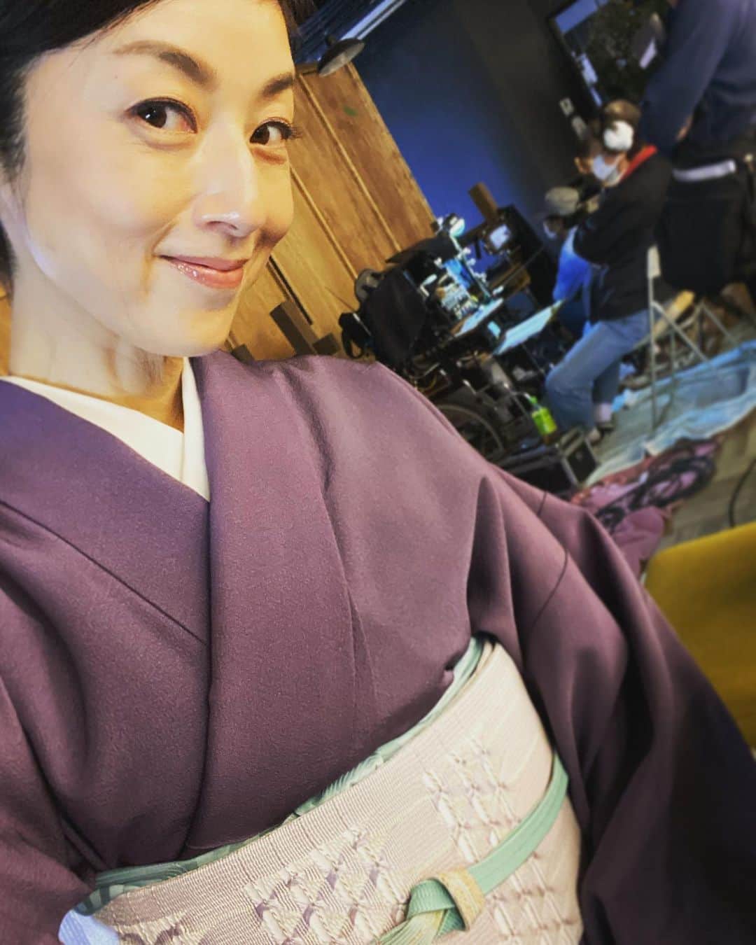 高岡早紀 さんのインスタグラム写真 - (高岡早紀 Instagram)「皆さまこんにちは。 とっても久しぶりに着物でお仕事。 ちょっと前の私とぜんぜん違う雰囲気に少し戸惑いながらも楽しく撮影しております。  #着物　#着物ヘア」11月28日 15時36分 - saki_takaoka