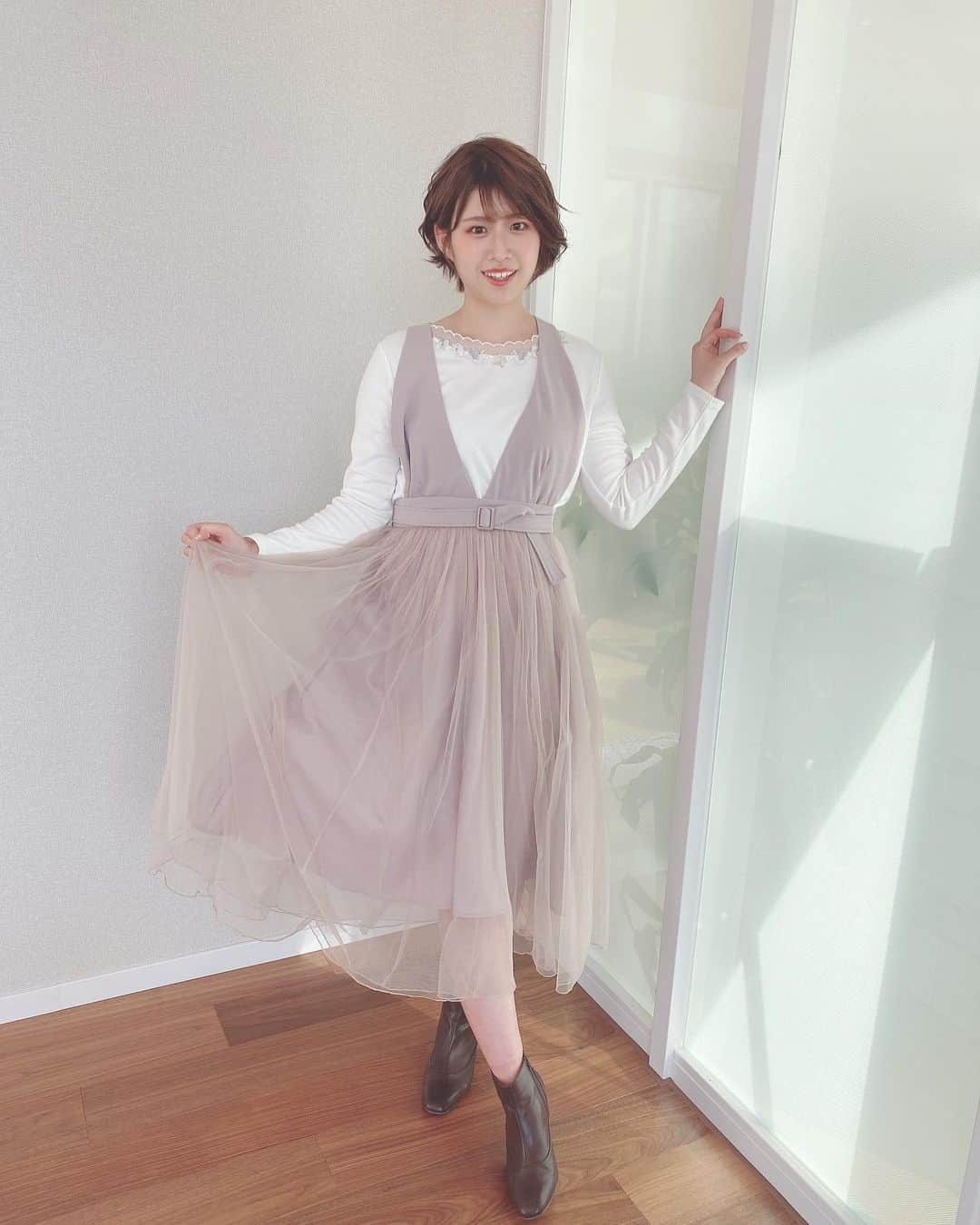 佐藤朱さんのインスタグラム写真 - (佐藤朱Instagram)「思わずなびかせたくなるチュールスカート〜🌬👗 #サタデーウォッチン #衣装」11月28日 15時37分 - akari_miyagi