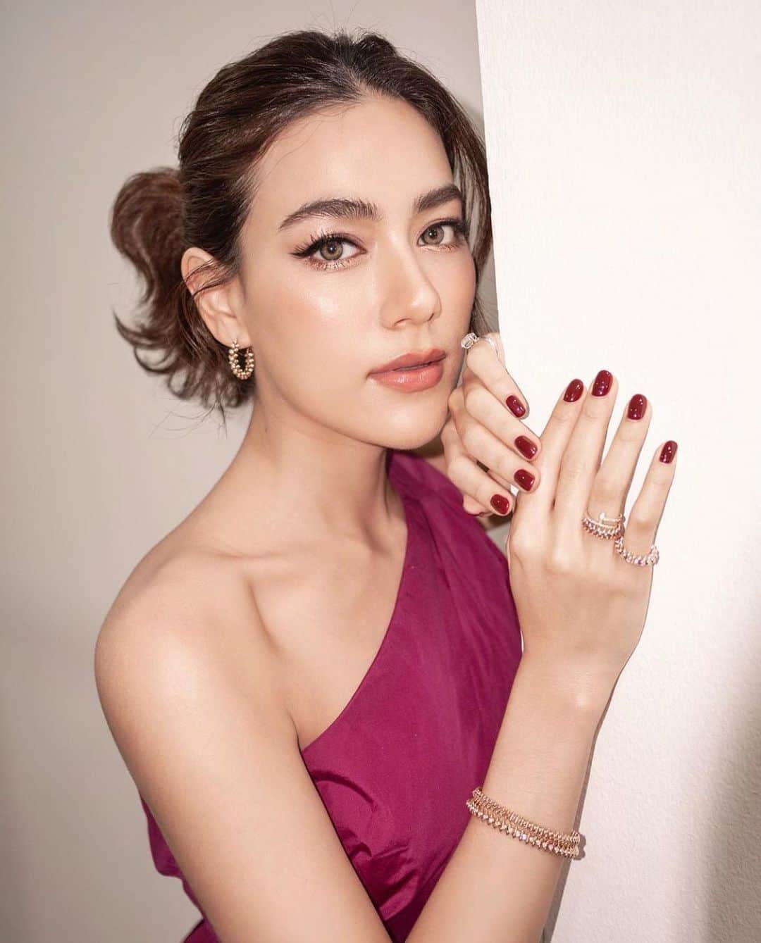 キンバリー・アン・ウォーテマス・ティアムシリのインスタグラム：「ครั้งแรกของคิมในรายการตีสิบเดย์ วันนี้ ทางช่อง3 เวลาบ่าย3โมงนะคะ 🥰❤️」