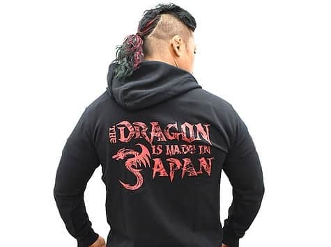 鷹木信悟さんのインスタグラム写真 - (鷹木信悟Instagram)「2年ぶりの新作パーカー‼️  THE DRAGON   IS MADE IN 🐉APAN🇯🇵 #njpwshop  #njpw #prowrestling」11月28日 14時11分 - takagi__shingo