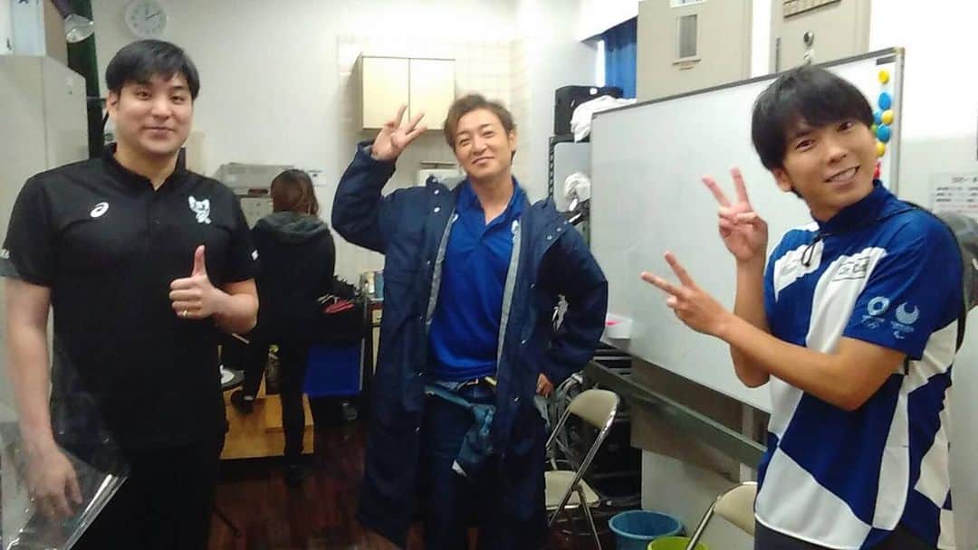 立石諒のインスタグラム：「今日は地元藤沢で City CastリスタートWEBパーティーに 参加させていただきました！ 地元藤沢に縁がある つるの剛士さん 大矢剛康さん とご一緒させていただきました。 オリンピック、みんなで成功したいですね。 そして藤沢を世界の藤沢に！笑 #藤沢 #オリンピック #セーリング #サンパール広場の #噴水なくなってた #変わってくのが嬉しくも寂しくもある」