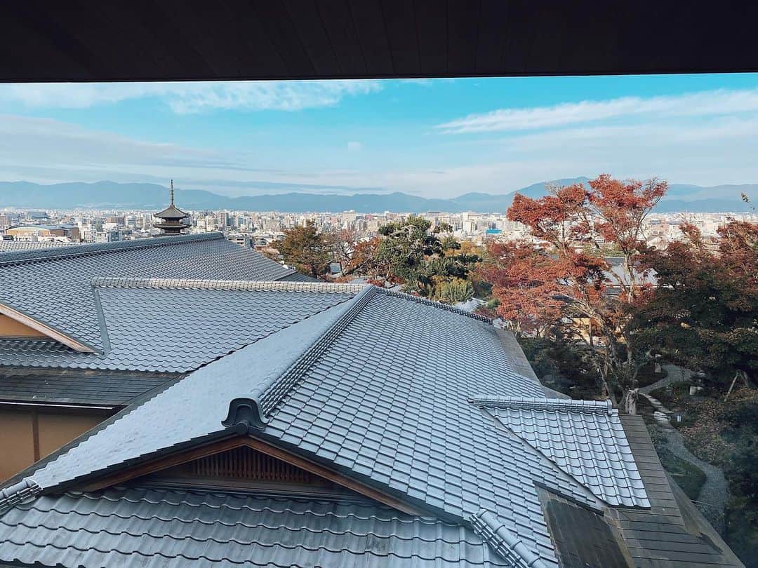 翁安芸さんのインスタグラム写真 - (翁安芸Instagram)「In room Breakfast🍚🍂🍁 事前に予約していたお部屋でいただく京大和の朝食。最初に少しご飯をよそっておいてくれる心遣いがすてき☺️ 朝からもりもりいただきました🤲🏻✨ #kyoto #breakfast #parkhyattkyoto」11月28日 14時16分 - akinyc