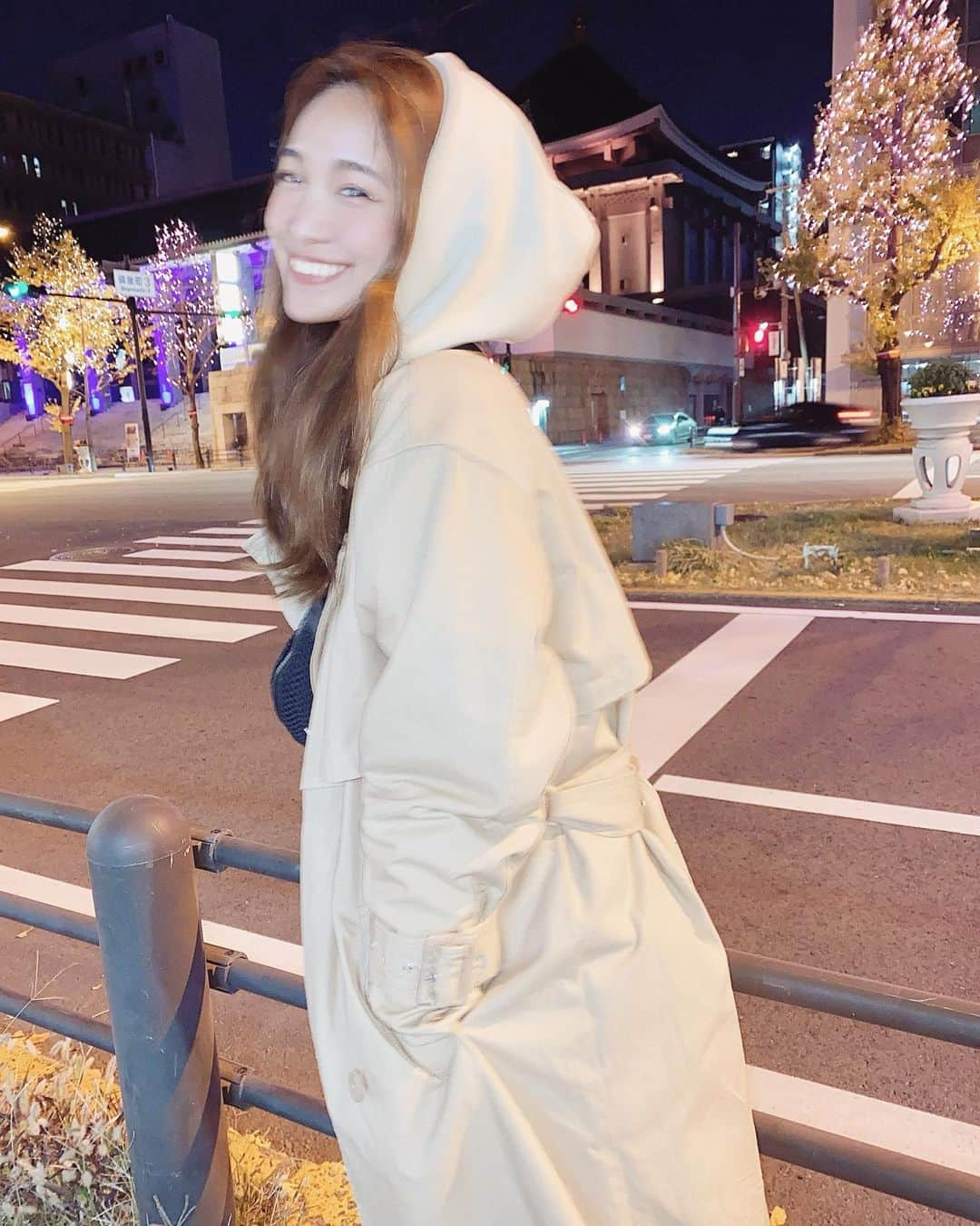 藤森マリナさんのインスタグラム写真 - (藤森マリナInstagram)「トレンチコート🧡 トレンチって どんなジャンルの服装でも 合わせられるから便利よな🥰🙌🏻 * * 長いからわりとあったかいし◎ ちなみにまりなは166cmです🧚🏻‍♀️ ▶︎ @rogerandraw  ここのだよ✨ グランピングのレポは もう少し待ってな🥺？ * * * #まりなはんコーデ#今日のコーデ#コーディネート#rogerandraw#トレンチコート#トレンチコートコーデ#vansoldskool#vansスニーカー#スニーカーコーデ#ハーフアップお団子#賢島#グランドーム伊勢賢島」11月28日 14時26分 - maaarina0806