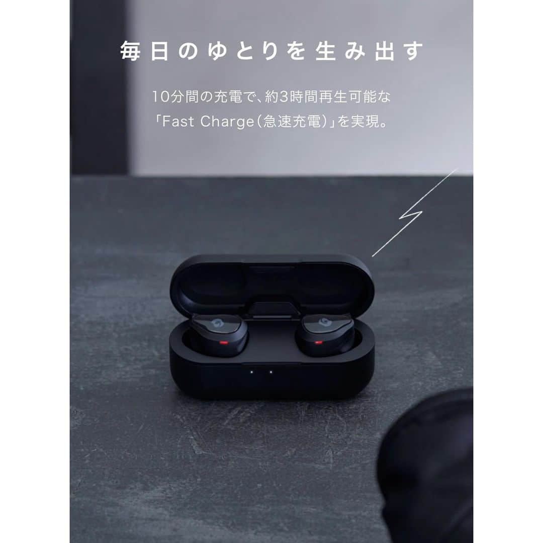 くろさんのインスタグラム写真 - (くろInstagram)「GLIDiC「Sound Air TW-7100」🎶 Bluetoothのワイヤレスイヤホンで生活防水・外音取り込み・急速充電・長時間再生・スマホでイヤホンを探す等の機能満載でフィット感も👍🏻 @glidicofficial ←販売先の掲載あり #GLIDiC #PR #ワイヤレスイヤホン #GLIDiCSoundAirTW7100 #TW7100 #完全ワイヤレスイヤホン #Bluetooth #IPX4 #FINDWITHtile #iPhone対応 #外音取り込み機能 #VGP2021 #柴犬 #黒柴 #イッヌ #モデル犬 #オファーお待ちしております」11月28日 14時35分 - m6bmw