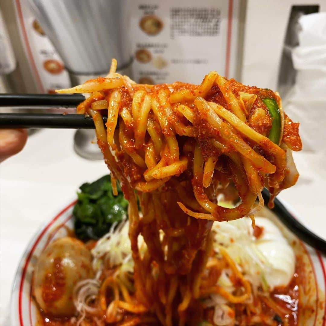 rasuさんのインスタグラム写真 - (rasuInstagram)「蒙古タンメン中本川崎店 北極やさいシャキシャキ10倍麺半分 北極味玉ゆでたまごネギほうれん草  今日も北極やさいシャキシャキは最高だった…  限定じゃないの久々٩( ᐛ )و  さぁ帰って仕事しよ←  #蒙古タンメン中本 #蒙古タンメン中本川崎店 #北極やさいシャキシャキ #ラーメン」11月28日 14時53分 - rashu_eat