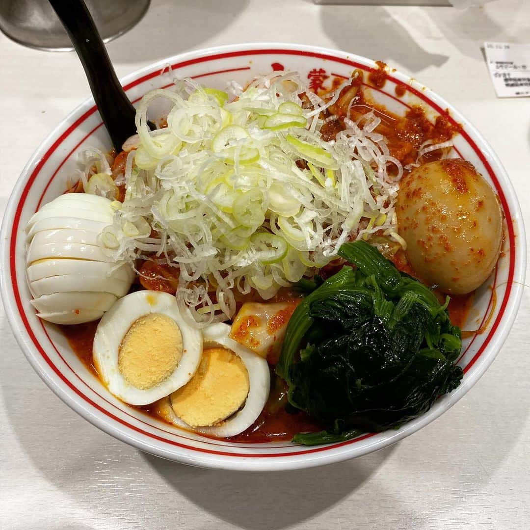 rasuさんのインスタグラム写真 - (rasuInstagram)「蒙古タンメン中本川崎店 北極やさいシャキシャキ10倍麺半分 北極味玉ゆでたまごネギほうれん草  今日も北極やさいシャキシャキは最高だった…  限定じゃないの久々٩( ᐛ )و  さぁ帰って仕事しよ←  #蒙古タンメン中本 #蒙古タンメン中本川崎店 #北極やさいシャキシャキ #ラーメン」11月28日 14時53分 - rashu_eat