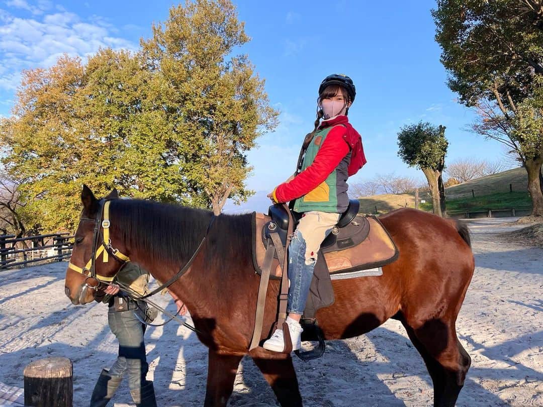 住吉珠貴(たまちゅーーーぶ)さんのインスタグラム写真 - (住吉珠貴(たまちゅーーーぶ)Instagram)「やっほー💜💜﻿ ﻿ ﻿ なんと！今日の1枚は、、﻿ ﻿ ﻿ 馬ぴーとのお写真📷💓﻿ ﻿ ﻿ 実はちょっと前に、乗馬体験したよ☀️﻿ ﻿ ﻿ 昔から馬が大好きで、﻿ ﻿ 小さい頃は馬になりたいとおもってたのw🐴✌🏻﻿ ﻿ ﻿ 老後は馬に乗って暮らすのが夢だから﻿ ﻿ ﻿ また近々馬ぴーにあいにいきたいな💜🍓﻿ ﻿ ﻿ ﻿ かわいかった💓ひひーん🐴✌🏻﻿ ﻿ ﻿ ﻿ ﻿ ﻿ #youtuber #たまちゅーぶ #住吉珠貴 #馬 #乗馬 #伊香保グリーン牧場 #牧場 #グリーン牧場 #群馬県 #horse #animals #japan」11月28日 14時58分 - tamachan301