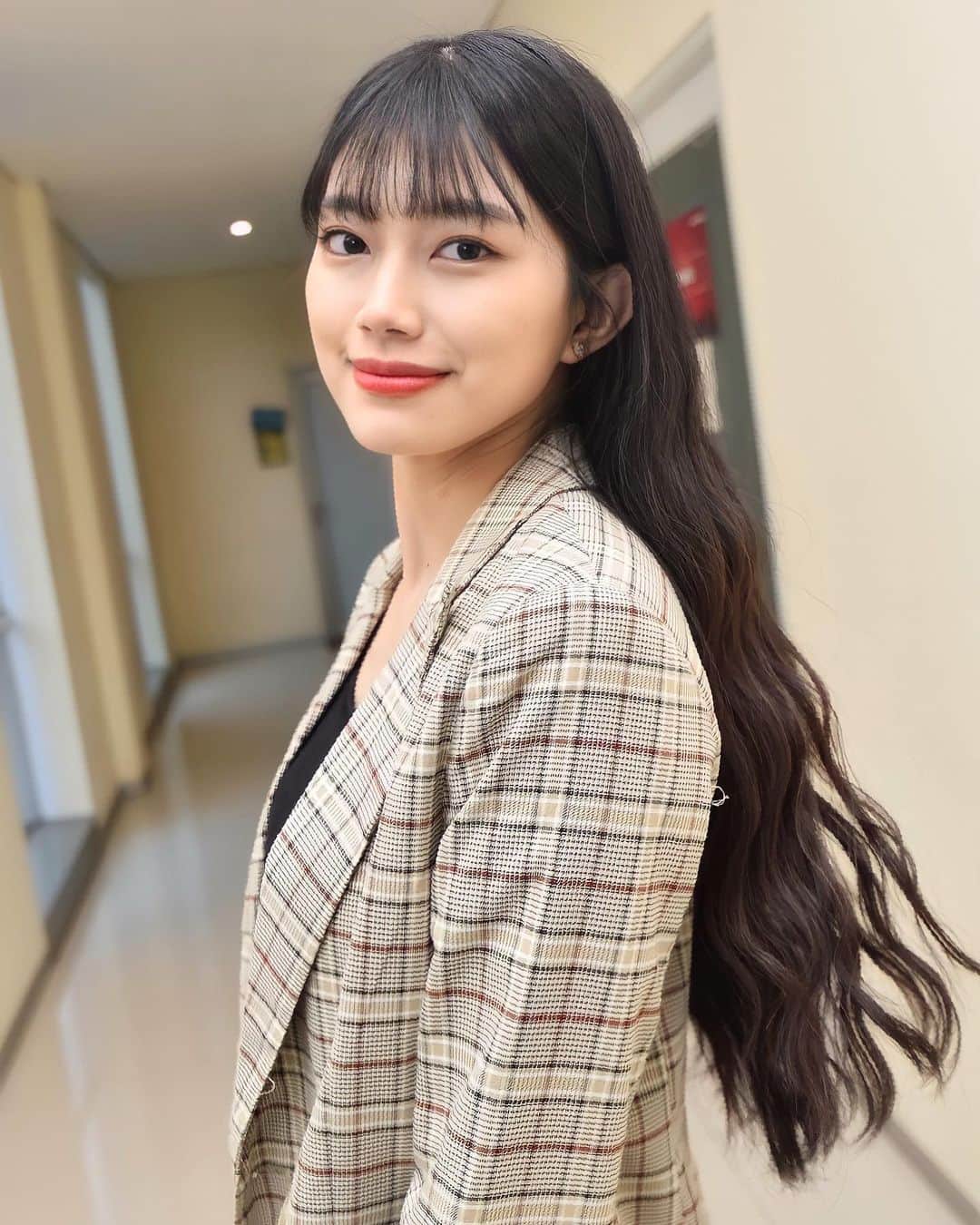 マリア・ゲノフェフア・ナタリア・デシー・プルナマサリ・グナワンのインスタグラム：「Kalau kamu cari yang cantik, putih, pinter dan pengertian aku mundur. Tapi, kalau kamu cari aku? Aku shareloc sekarang 🤪🤪🤪 #soundtiktok」