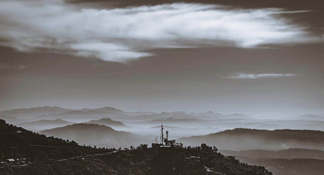 Abhinav Chandelさんのインスタグラム写真 - (Abhinav ChandelInstagram)「We should be allowed to stare far away for hours, We should be allowed to do so without anyone questioning our intent, We should be allowed to have no intent for doing so, Allowed to have just happiness in our hearts, Freedom in our minds, To be able to stare, For as long as we want, Until we ourselves become those birds, Which keep flying over those hills, Kissing the skies, Dancing with the clouds, And running across rainbows, Appearing over the horizon To celebrate our being.  We should be allowed, To aimlessly count the folds of the earth, In front of us, Allowed to run through them, Until we’ve found all the gems we dreamt about, Allowed to find gems, We never even dreamt about.  So that one day we can stand there, Atop some hill, Staring at the clouds forming in the sky, With no remorse in our hearts, Only smiles on our lips, As we count the memories we contain, Before becoming a cloud once again. . . . . . I know Instagram ruin the magnitude of the picture, but swipe right to get your mind blown.」11月28日 15時07分 - abhiandnow