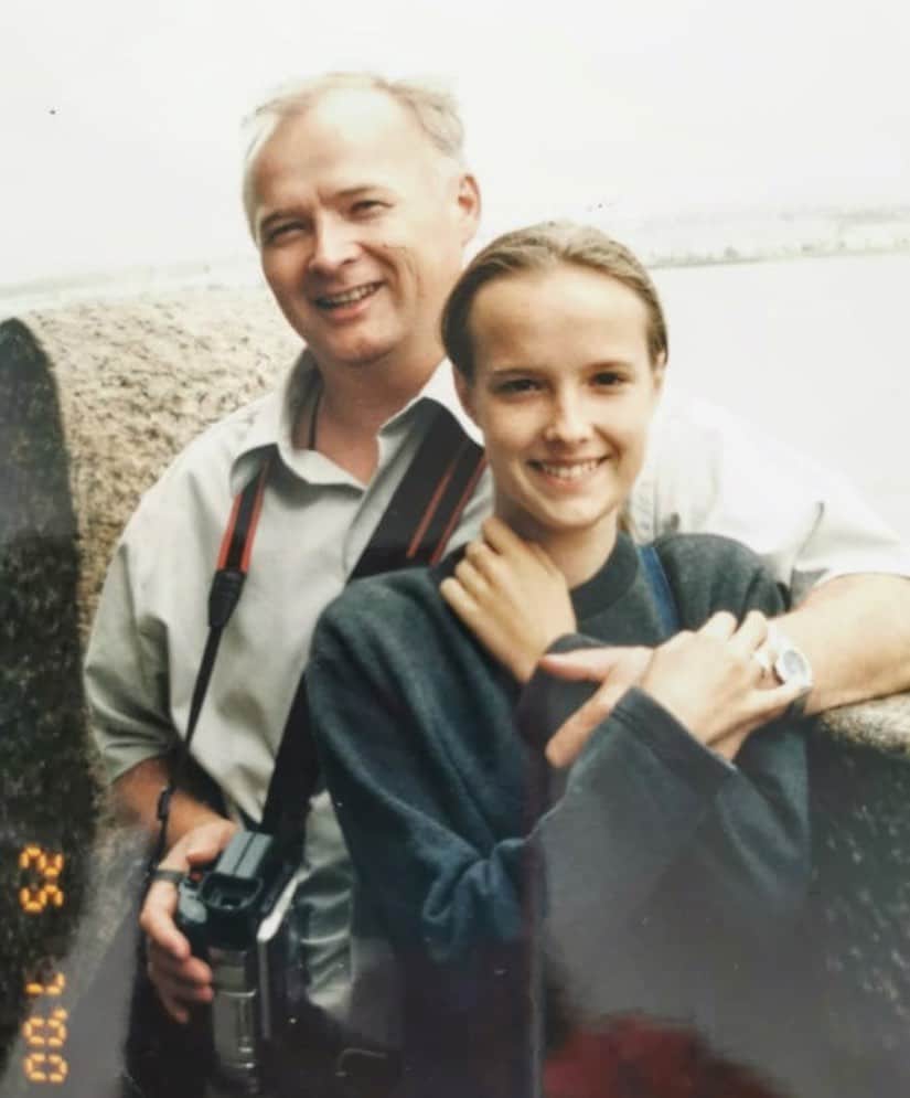 Nika Kljunのインスタグラム：「Yup, my 12 years old me 😅💪🏼🙊 . This one is for you, dad! 😁🎊 Happy Birthday 🎊 to my dad, @zorankljun 🥰❤️!Wishing I could be with you today 🥺🥲 but I guess FaceTime will have to do...  . I don’t remember exactly where this pic was taken, but that old school camera tho? 👀🎞📸📹 🔥 My father is known for documenting everything...EVERYTHING! 😅🤪 . & Sometimes, once you get to the trillionth picture - you realize that...hmm, maybe it is a little more than is necessary 😆🙈🤪. But I wouldn’t change that for the world 🌍. Thanks to him, we have memories to last far more than a lifetime...and we all know that just one picture is worth a thousand words 😌🙏🏼❤️ . The next time I’m in 🇸🇮 Slovenia 🇸🇮, I want to recover these tapes and photos so I can relive our family & my life. I’m so grateful to have such a great dad with a heart of gold 🏆. Thank you for all you’ve done for me and continue to do for me. I love you, dad👨‍👧. Happy birthday 🎁🎉🎂🎈‼️ . #birthday #65birthday  #happybirthdaydad #memoriestolastalifetime #missingmyfamily #fatherdaughterlove #nikakljun」