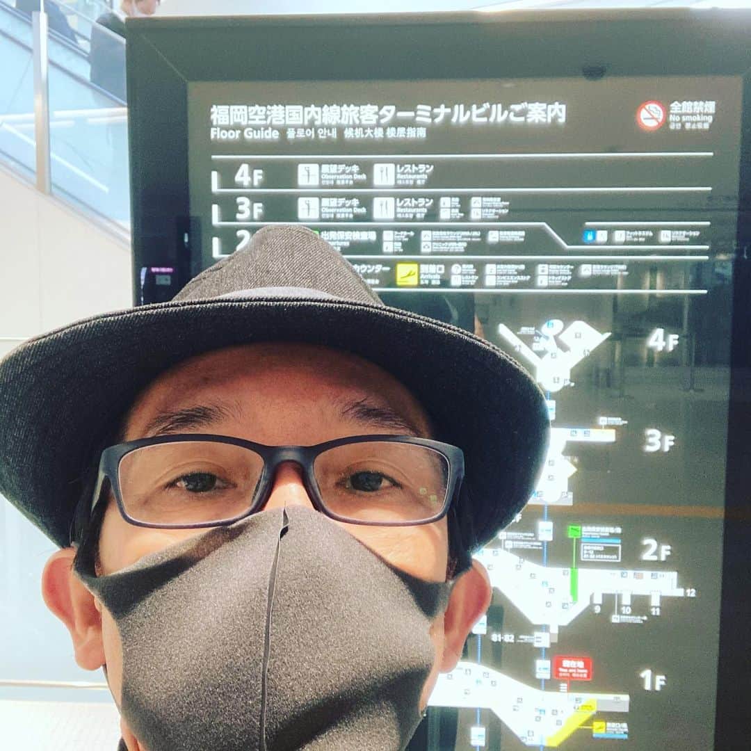 松田洋治のインスタグラム：「福岡に来ました。 羽田空港は大田区にありました。大田区には「、」がついていませんでした。「、」は私たちが世田谷区の下北沢に、きちんと埋めてきたからです。なんの事かわからない方すいません。まだ虚脱状態です。頭をジブリモードに切り替えます。 #唐版犬狼都市 #ジブリの思い出がいっぱい #コンサート #福岡」