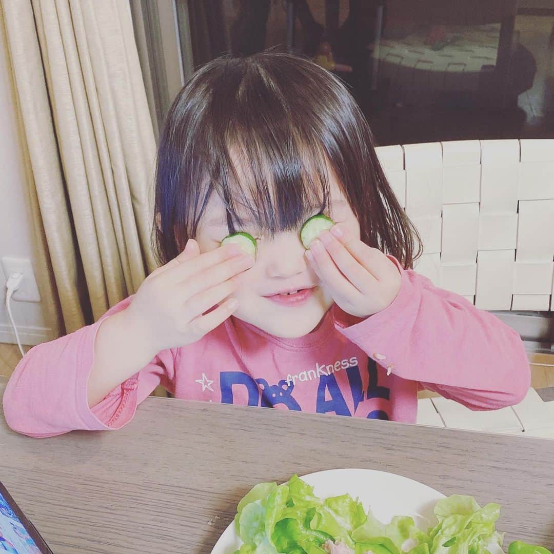 高村凛のインスタグラム：「きゅうりさん😊✨  Miss.Cucumber😊✨😊  #fifth #the youngest #2 years old #5人目 #末っ子 #2歳」
