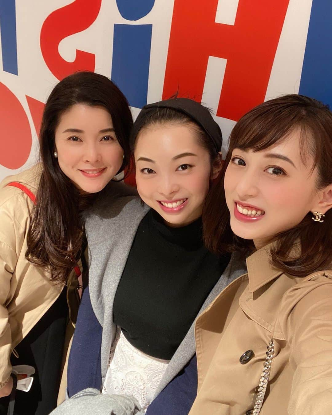 中西麻里衣さんのインスタグラム写真 - (中西麻里衣Instagram)「久しぶりにみんなソロ活動できて3人で会えました♡ 来月お誕生日のゆりのプレゼント選び✨ 可愛い候補が見つかりました〜🎁 #ソロ活動#ママ#1人時間#同期#プレゼント選び#楽しいね#アラフォーママ#仲良し#お出かけ#久しぶり#めっきり引きこもり#コロナ#😭」11月28日 6時45分 - 87marii