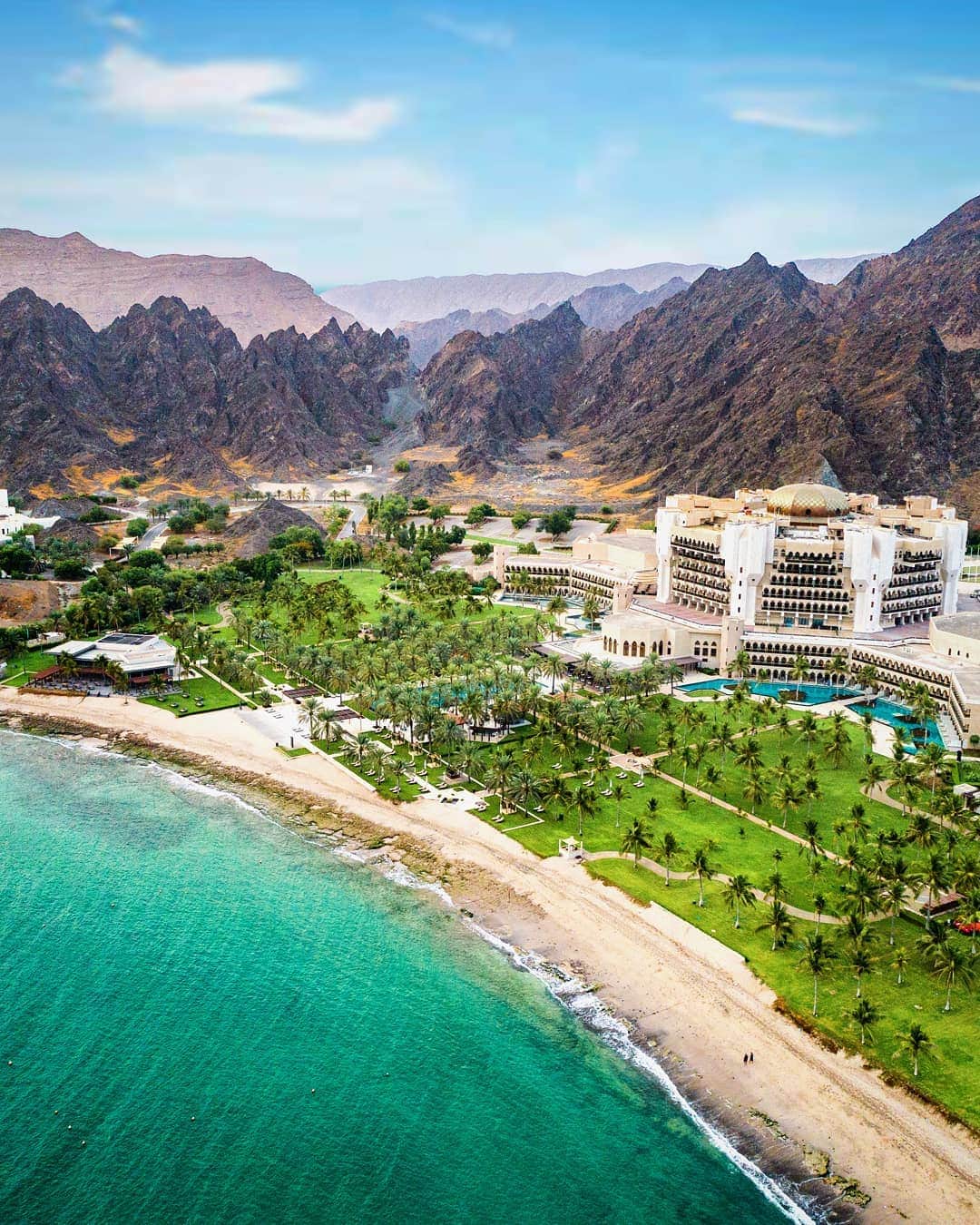 のインスタグラム：「4 Destinations for an End-of-Year Reset  If a year ever deserved a reset, 2020 is it. Now, with 2021 just over the horizon, follow The Journey on a retreat to four secluded escapes — think idyllic locales steeped in the tranquility of nature — so you can press pause and start the new year with a relaxing new beginning. Watch our stories to see all of the destinations.」