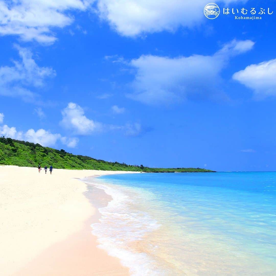 HAIMURUBUSHI はいむるぶしさんのインスタグラム写真 - (HAIMURUBUSHI はいむるぶしInstagram)「小浜島・はいむるぶしから癒しの風景をお届けします。 新城島の下地島を一周散策… 緑に覆われた島と白い砂浜、そして青い空と海が美しい景色に心身が解放されて行くのを感じます。 #沖縄 #八重山諸島 #新城島 #パナリ #海岸線 #散策 #島 #空 #海 #小浜島 #リゾート #ホテル #はいむるぶし」11月28日 7時10分 - haimurubushi_resorts
