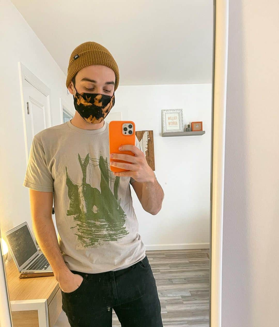 ジョーイ・ブラッグのインスタグラム：「Best masks out there. Thanks to my friends at @imperfectpalette for creating the most comfortable all day face mask I’ve ever had.」