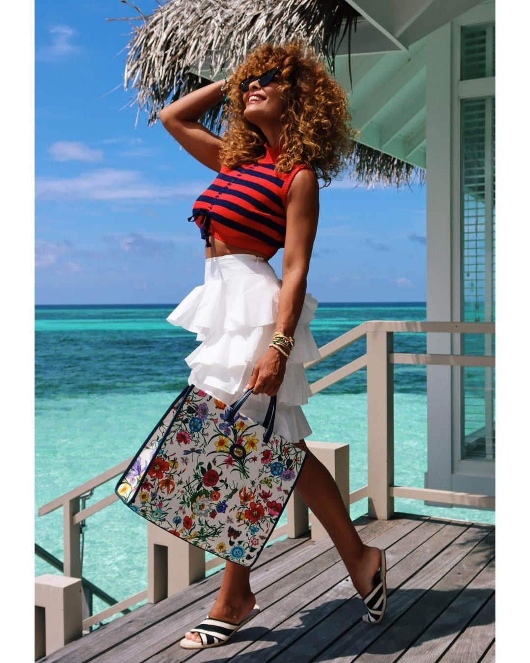 ジュリアナ・パエスのインスタグラム：「Com minha @prelovedfashionbr  Tão bom curtir nessa vibe de ressignificar coisas que a gente adora: bolsas, sapatos, acessórios! Nada mais moderno do que ‘reusar’!!!!」