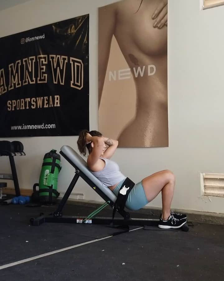 Tianna Gregoryのインスタグラム：「‼️GIVING AWAY 3 GLUTE DRIVES!! 🍑 This weekend I have teamed up with @corehomefitness to give away 3 Home Glute Drives for FREE!  -Follow these steps: ✨Follow @corehomefitness and @tiannag ✨Comment and tag 3 friends ✨Repost this post on your story for additional entry ✨Tag more friends in comment for additional entries   *Giveaway ends Sunday night at 11:59PM PST」