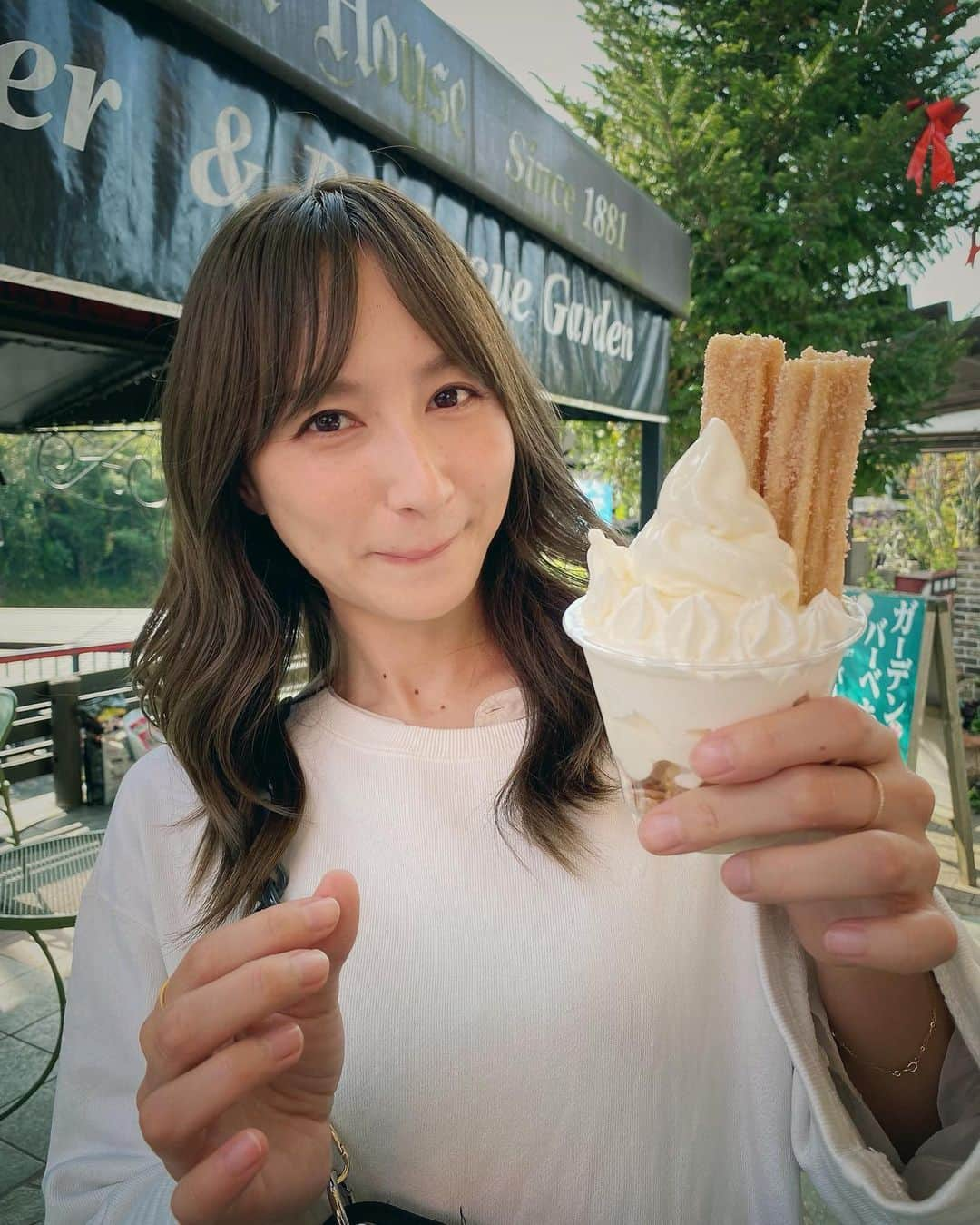 渕上彩夏さんのインスタグラム写真 - (渕上彩夏Instagram)「. . おはようございます！  くまパワプラスのロケの合間に食べた チュロス&ソフトクリーム美味しかった🍦  という事で今日のくまパワプラスはハンズマン特集。 江津湖でロケでした✨  アヒルさんボートをこいだり 火をおこしたり 鍋を食べたり 後ろ姿に違和感がある洋平さんがいたり  笑  江藤ボートハウスさん ありがとうございました☺️  この後9:30〜 KABです！！  #くまパワプラス #江津湖 #熊本 #熊本よかとこ #kab #ハンズマン」11月28日 8時00分 - ayakafuchigami725