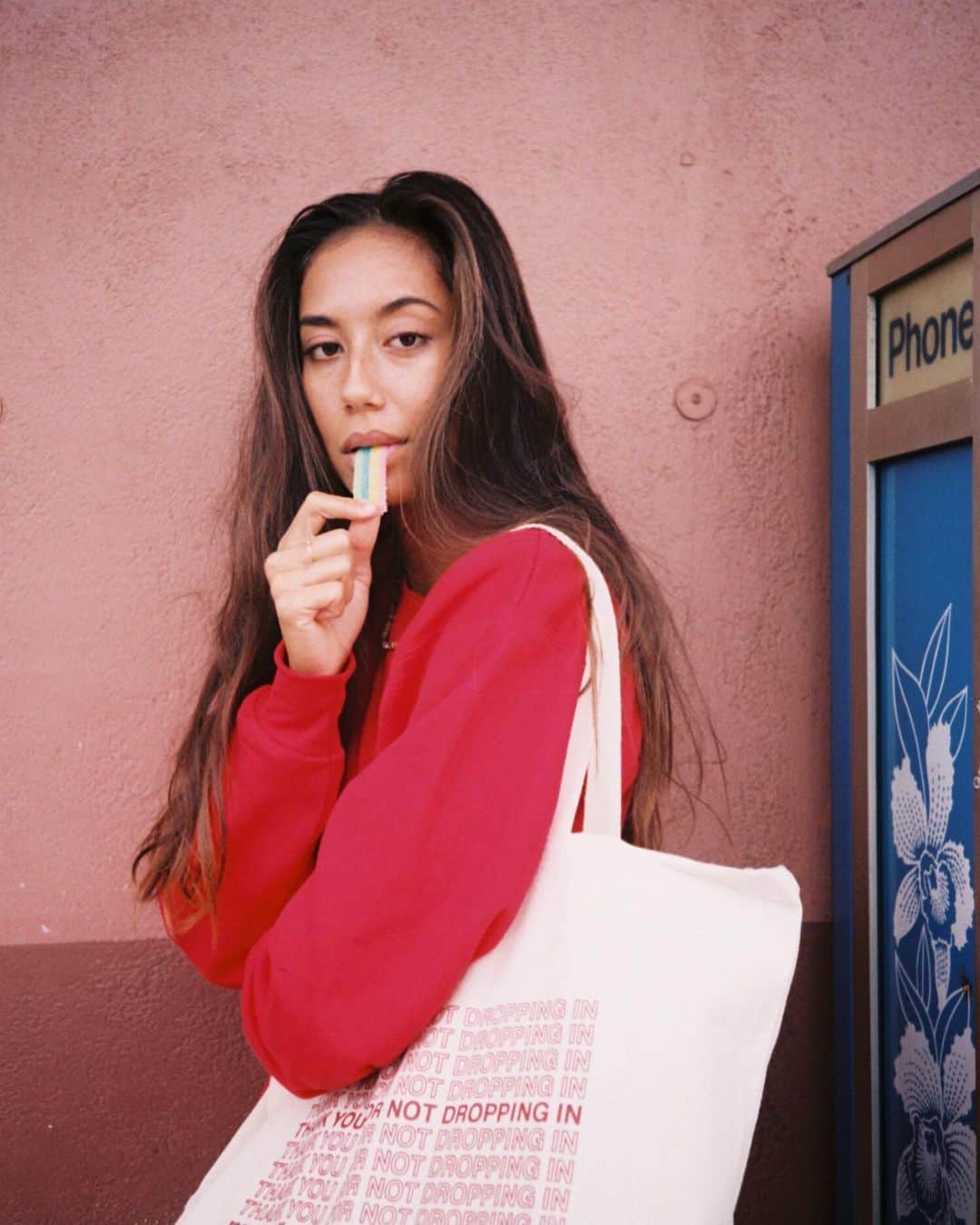 マリア・マーフィーのインスタグラム：「ragga since 2010 ❤️💛💚 @roamhawaii ROAM REVIVAL collection is now live! HAPPY 10 YEARS 🌈✨」