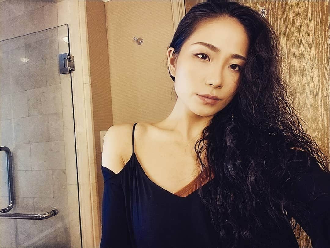 永吉令奈のインスタグラム：「I hope everything will get better.」