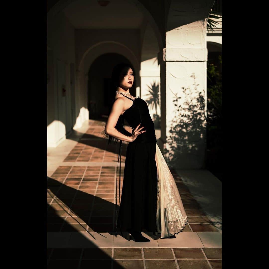 のインスタグラム：「_ 🦋🌿🦋🌿🦋🌿🦋🌿🦋🌿 . Photo by @kantoos_lifestyle . 👗 @immn_____ . #photo#photograph#photography#dance#dancer #dancerphotography#vogue#voguer#pose#model #fashion#fashionportrait#longhair #blacklonghair#japan#japanesegirl」