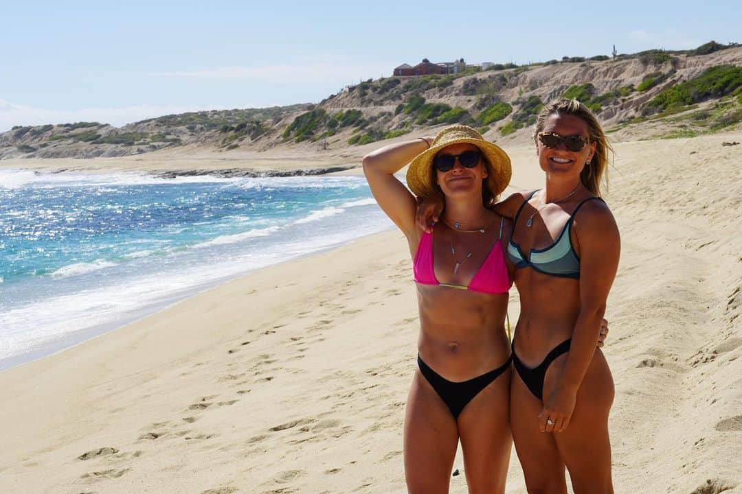 ジェイミー・アンダーソンさんのインスタグラム写真 - (ジェイミー・アンダーソンInstagram)「This is one of my good friends @karissajones_  she really loves to have fun and send it! Between Dirt biking, surfing, hitting rope swings, camping, traveling, making triple shot margaritas, she’s always down for a fun adventure! Thankful to surround myself with likeminded people... I’ve connected with so many awesome ladies in my home town the last year, feeling really thankful for you all. Don’t forget we are who we surround ourselves with! Stay inspired! #jafreespirit #jalivingthedream 💙💙💙」11月28日 8時31分 - jamieanderson