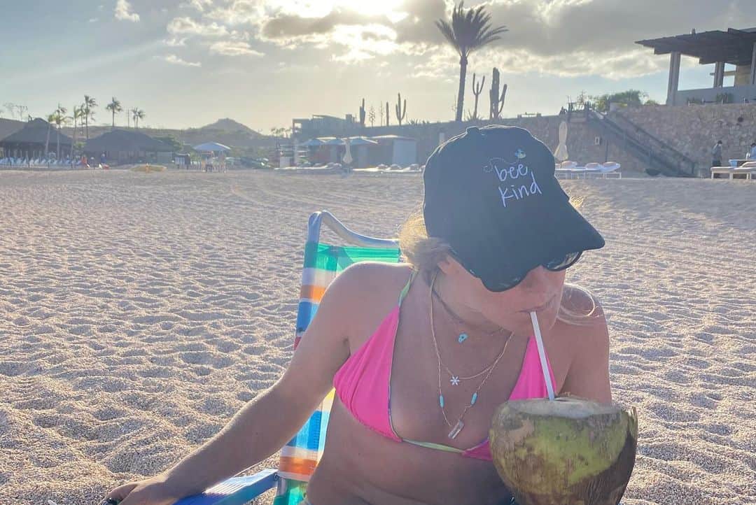 ジェイミー・アンダーソンさんのインスタグラム写真 - (ジェイミー・アンダーソンInstagram)「This is one of my good friends @karissajones_  she really loves to have fun and send it! Between Dirt biking, surfing, hitting rope swings, camping, traveling, making triple shot margaritas, she’s always down for a fun adventure! Thankful to surround myself with likeminded people... I’ve connected with so many awesome ladies in my home town the last year, feeling really thankful for you all. Don’t forget we are who we surround ourselves with! Stay inspired! #jafreespirit #jalivingthedream 💙💙💙」11月28日 8時31分 - jamieanderson