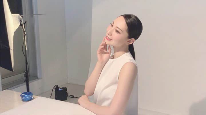 のインスタグラム：「解禁しましたので #撮影風景 を  hairmake @atelerbycmt  camera @masaya_noda   #aquage#aura#skincare#shooting#model#japan#japanesemodel#hairmake#camera#スキンケア#美肌#撮影#アクアージュ#おおのあや#大能彩」