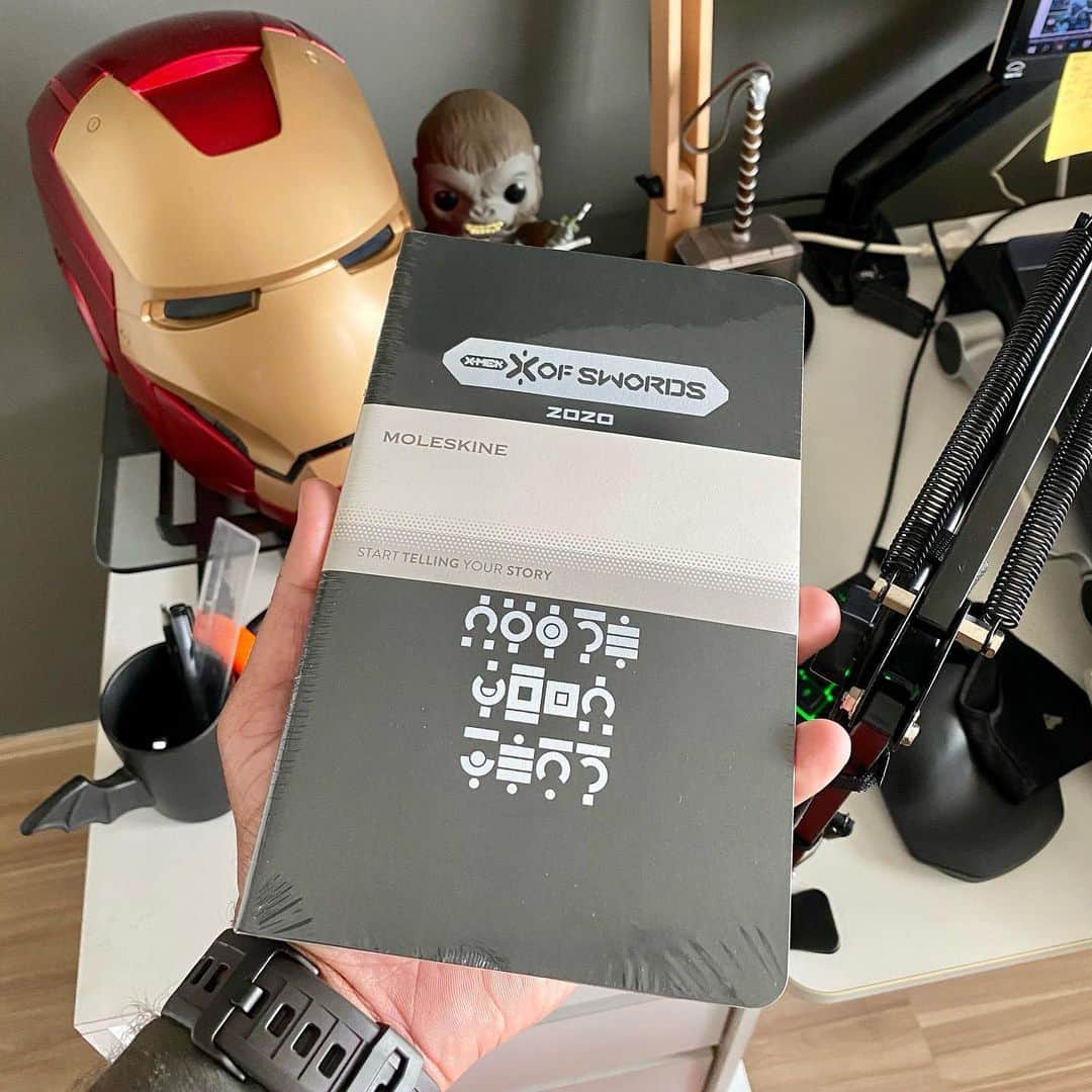 RB Silvaのインスタグラム：「Thanks a lot @cbcebulski and @cracksh0t for this surprise, I love it!! And of course congratulations to the wonderful team for one more success!!」